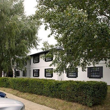 Premier Inn Cobham コバム エクステリア 写真
