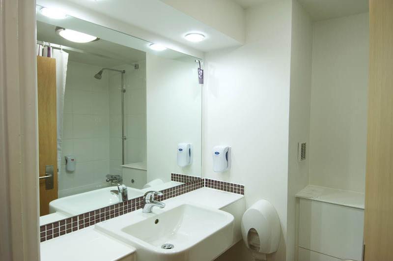 Premier Inn Cobham コバム エクステリア 写真