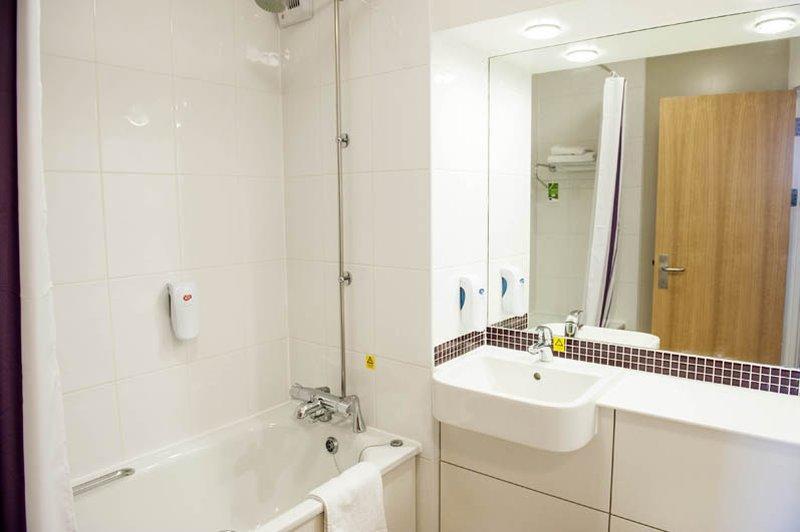 Premier Inn Cobham コバム エクステリア 写真