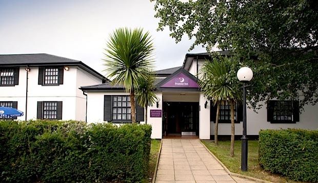 Premier Inn Cobham コバム エクステリア 写真